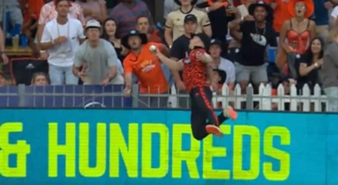 [WATCH] Tom Abell Stuns Nicholas Pooran With Flying Boundary Save In SA20 2024