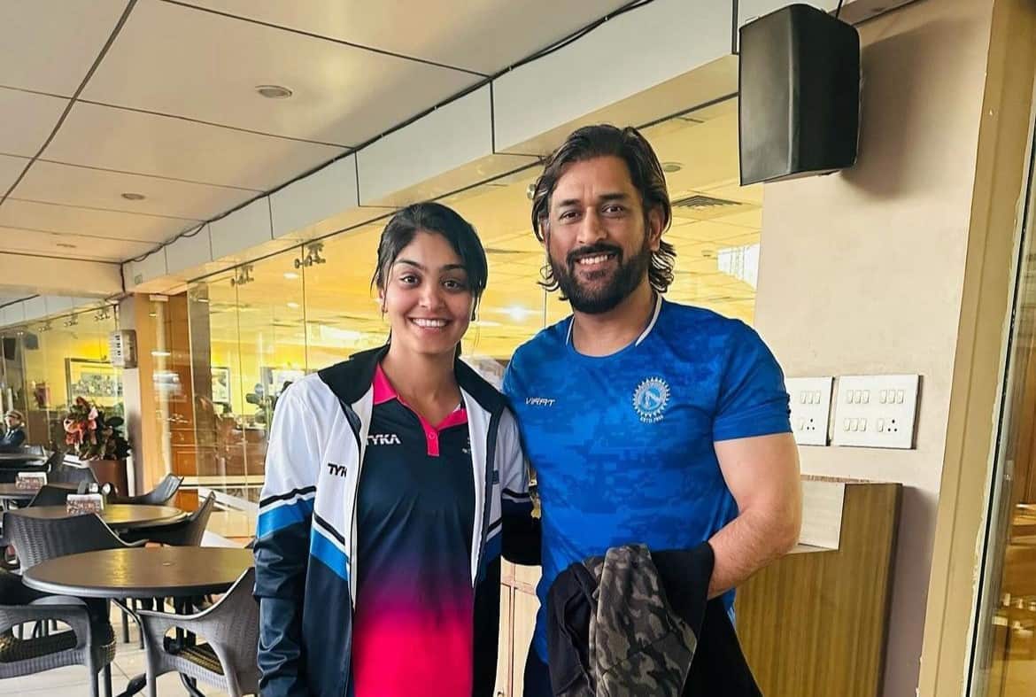 Indian Cricketer Harleen Deol Meets Her Idol MS Dhoni in Ranchi