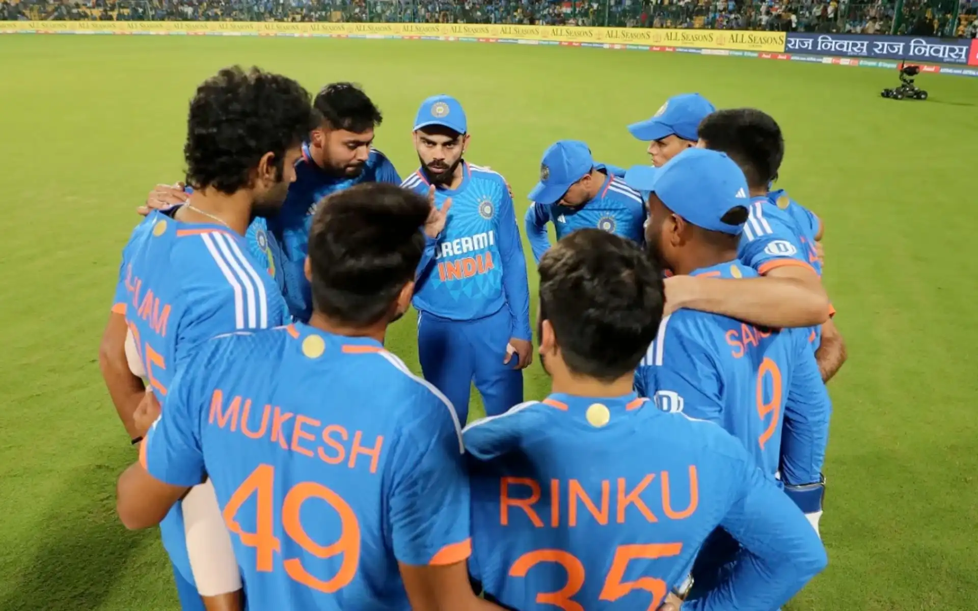 Virat Kohli & others for India having a chat (X.com)