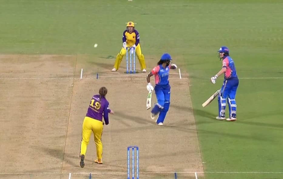 Nat Sciver Brunt & Hayley Matthews involved in a run out (X.com)