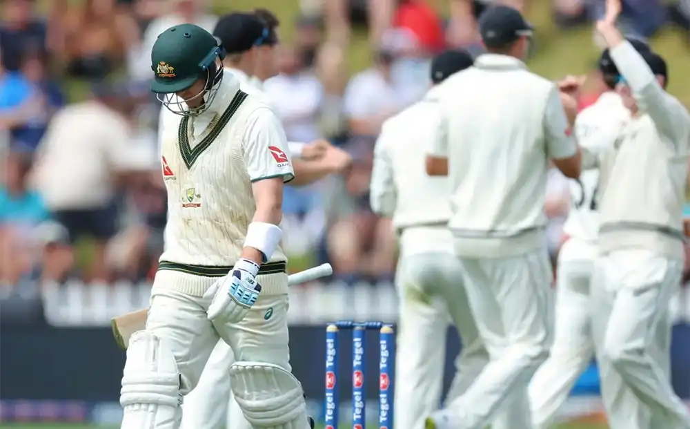Blundell took a dream catch to dismiss Steve Smith at 31 (x.com)