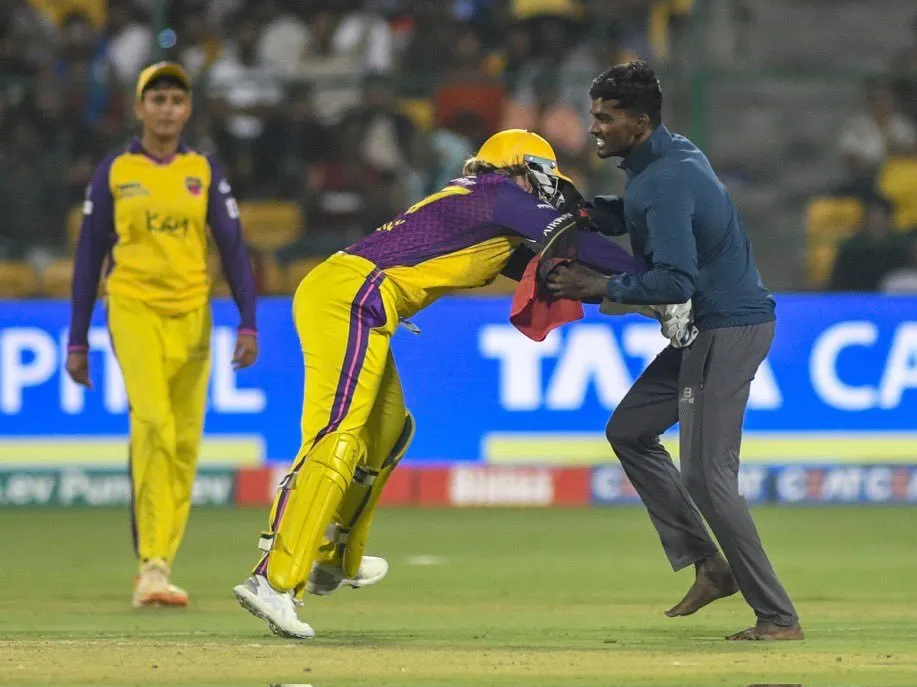 Alyssa Healy at loggerheads with pitch invader in WPL (X.com)