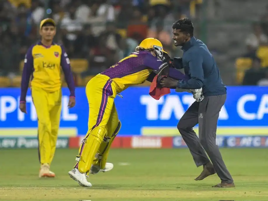 Alyssa Healy at loggerheads with pitch invader in WPL (X.com)
