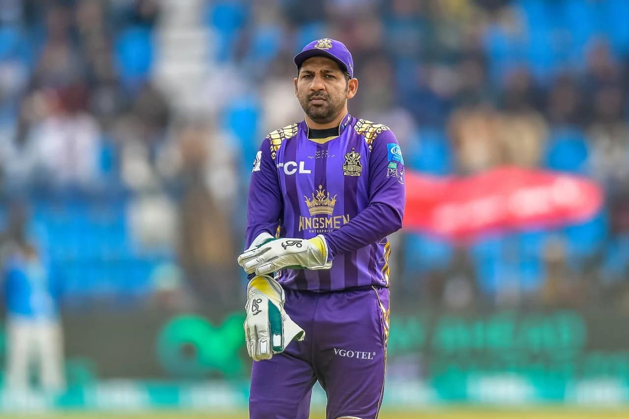 Sarfaraz Ahmed walked off the field after a concussion against Multan Sultans (PSL)