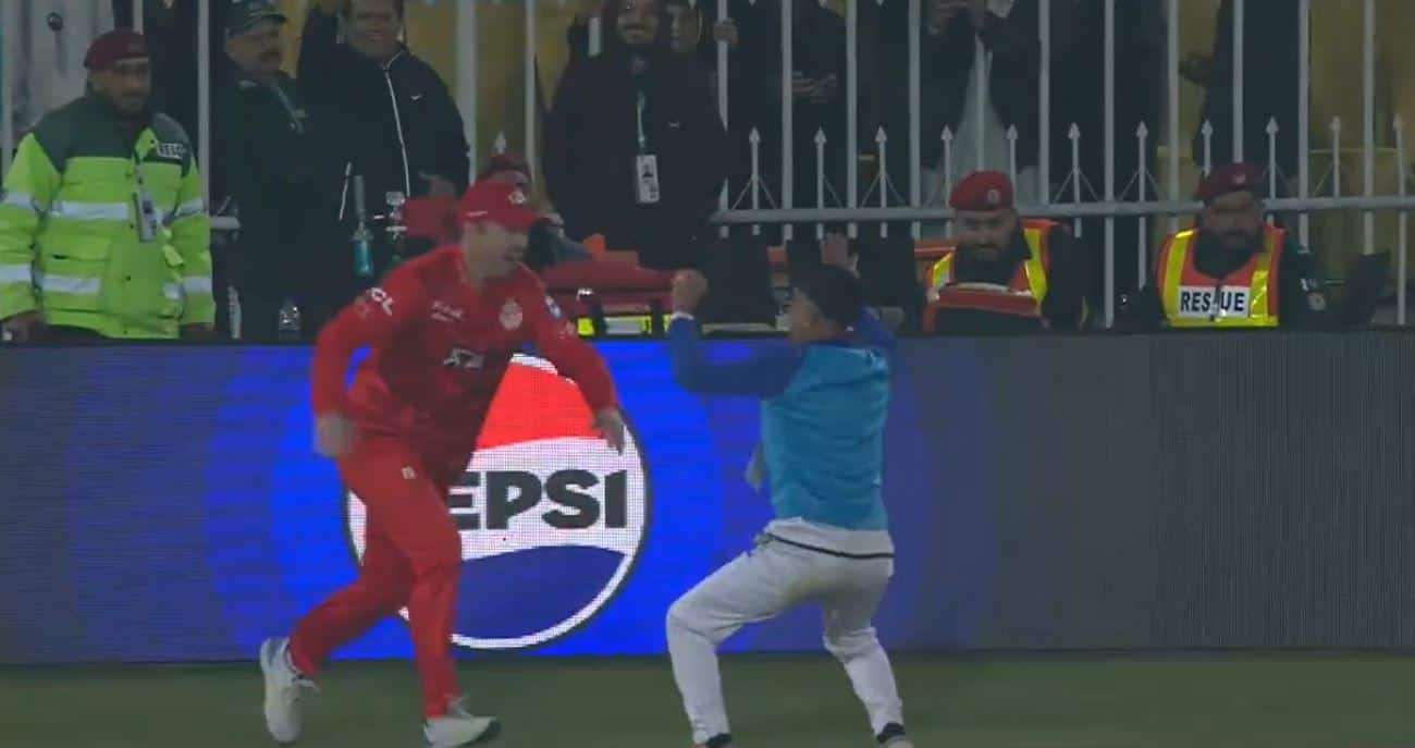 Colin Munro celebrates the ball-boy's catch during United's PSL game [screengrab]