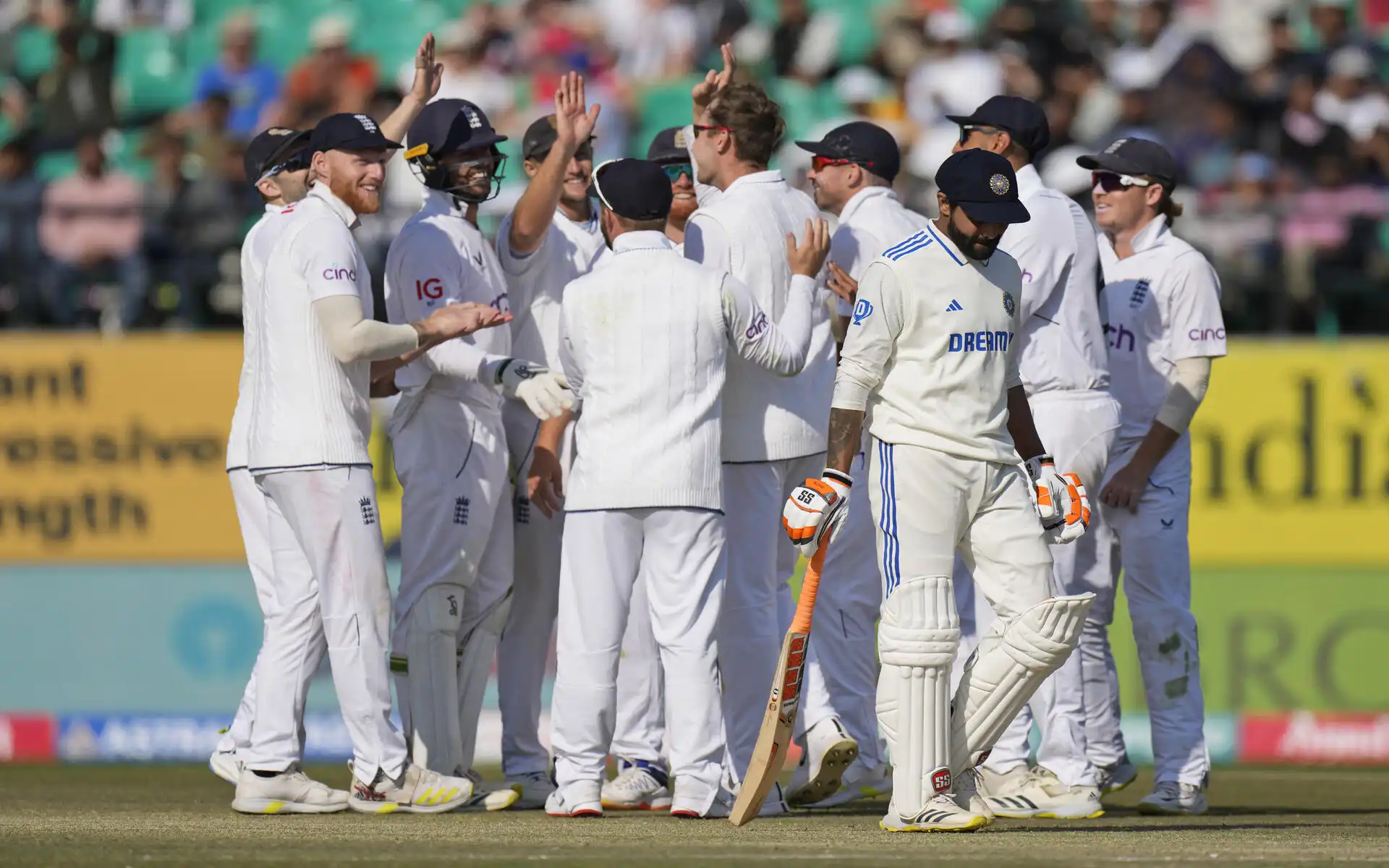 Ravindra Jadeja trapped in front of the stumps (Source: AP Photo)