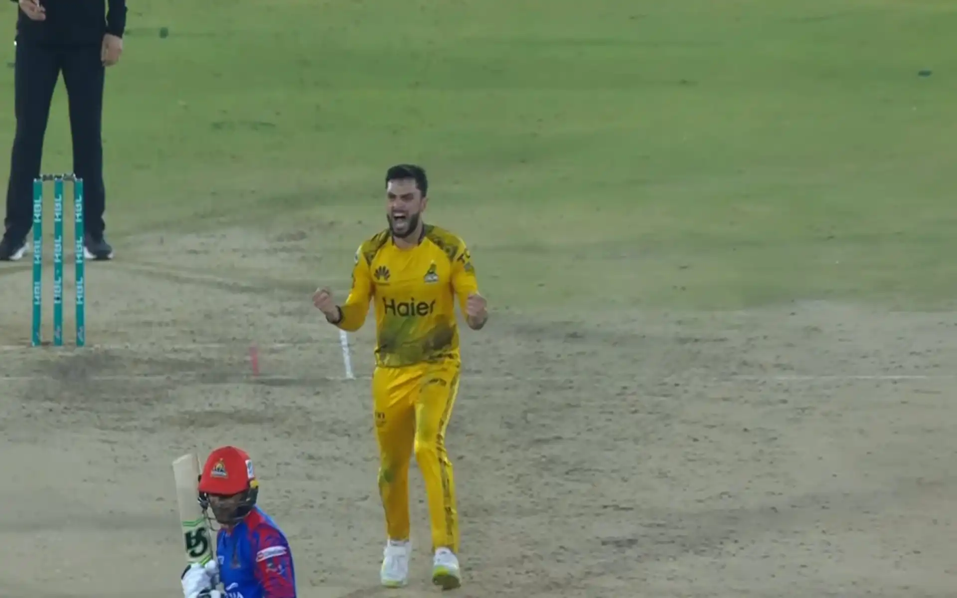 Naveen-ul-Haq gets the wicket of Shoaib Malik (Source: PSL/PCB)