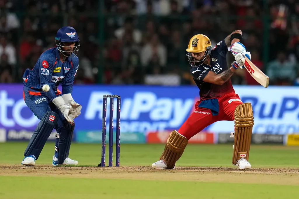 Virat Kohli plays for RCB in IPL [X.com]