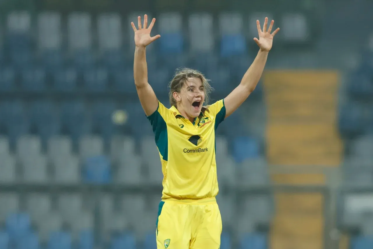 Annabel Sutherland in action in India back in January 2024 (BCCI)