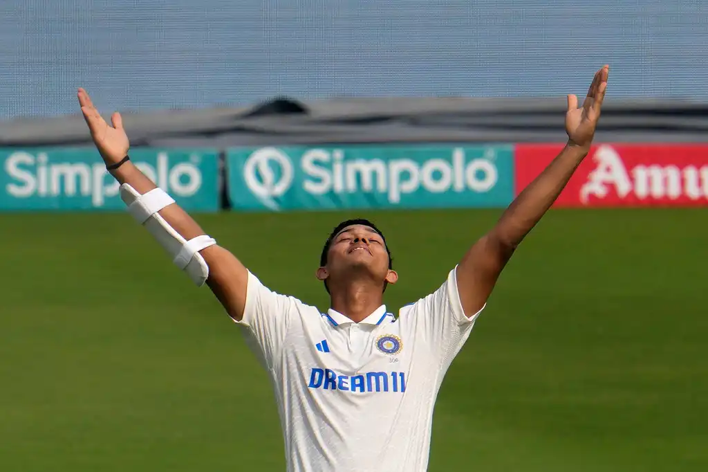 Yashasvi Jaiswal celebrating his 200 (AP News)
