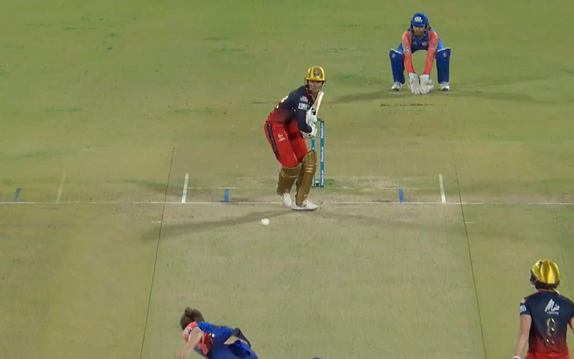Smriti Mandhana holing out to Ismail in WPL 2024 eliminator (X.com)