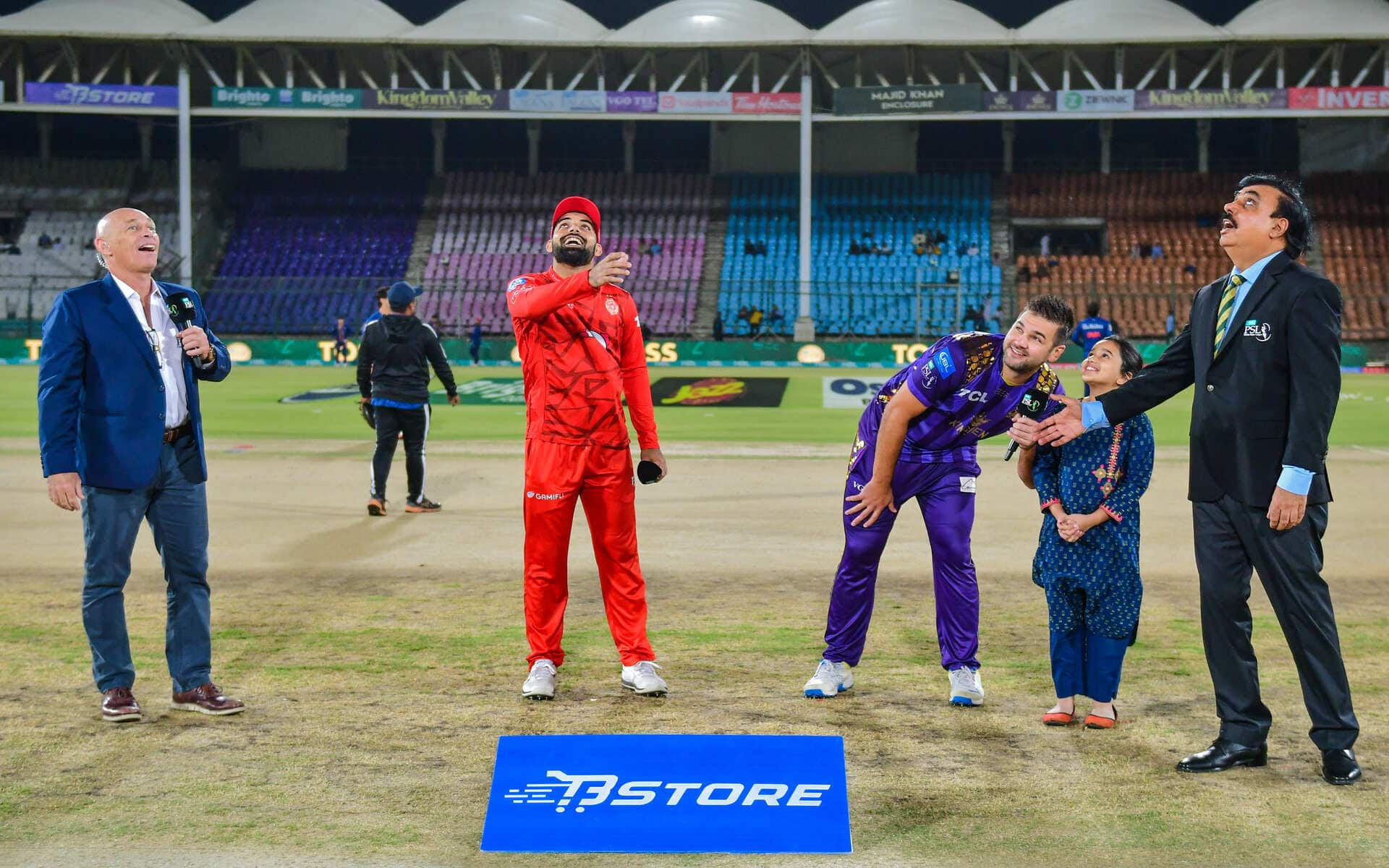 Shadab Khan won the toss against Rilee Rossouw (Source: PSL/PCB)