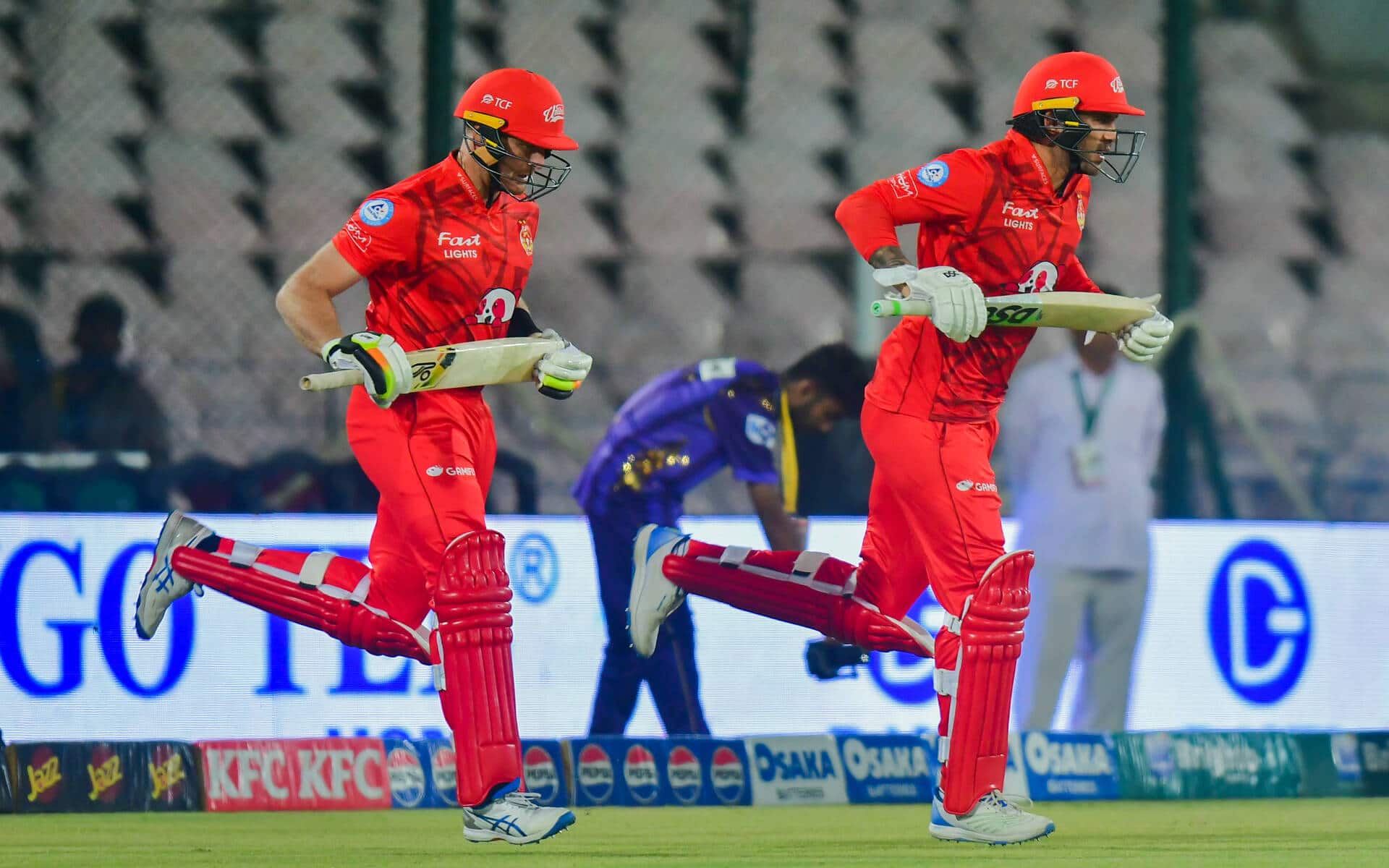 Guptill and Hales come out to bat in Eliminator 2 (Source: PSL/PCB)