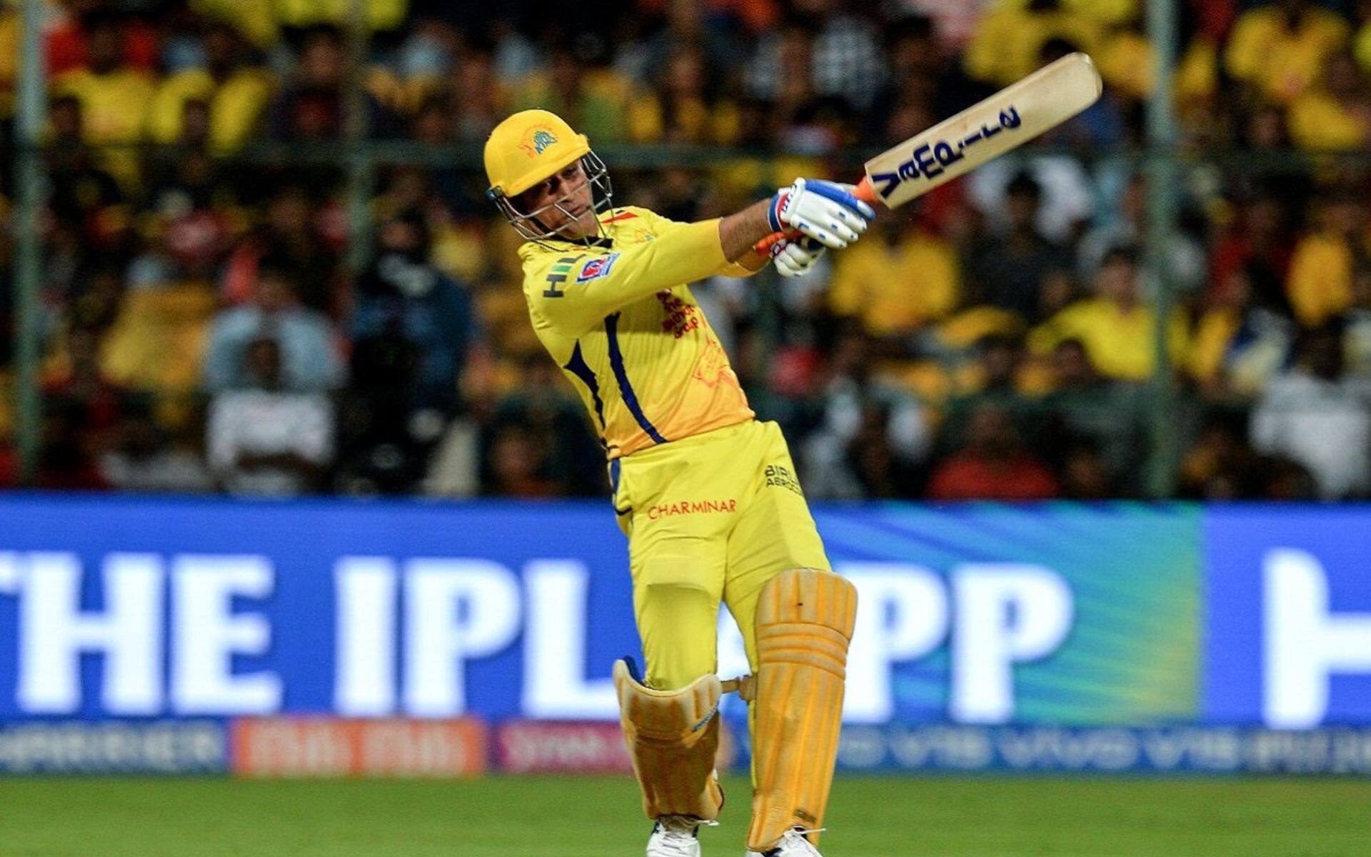 MS Dhoni swinging hard in IPL 2023 (X.com)