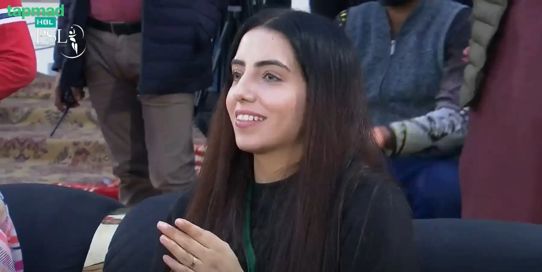 Imad Wasim's wife Sannia cheering for the cricketer (x.com)
