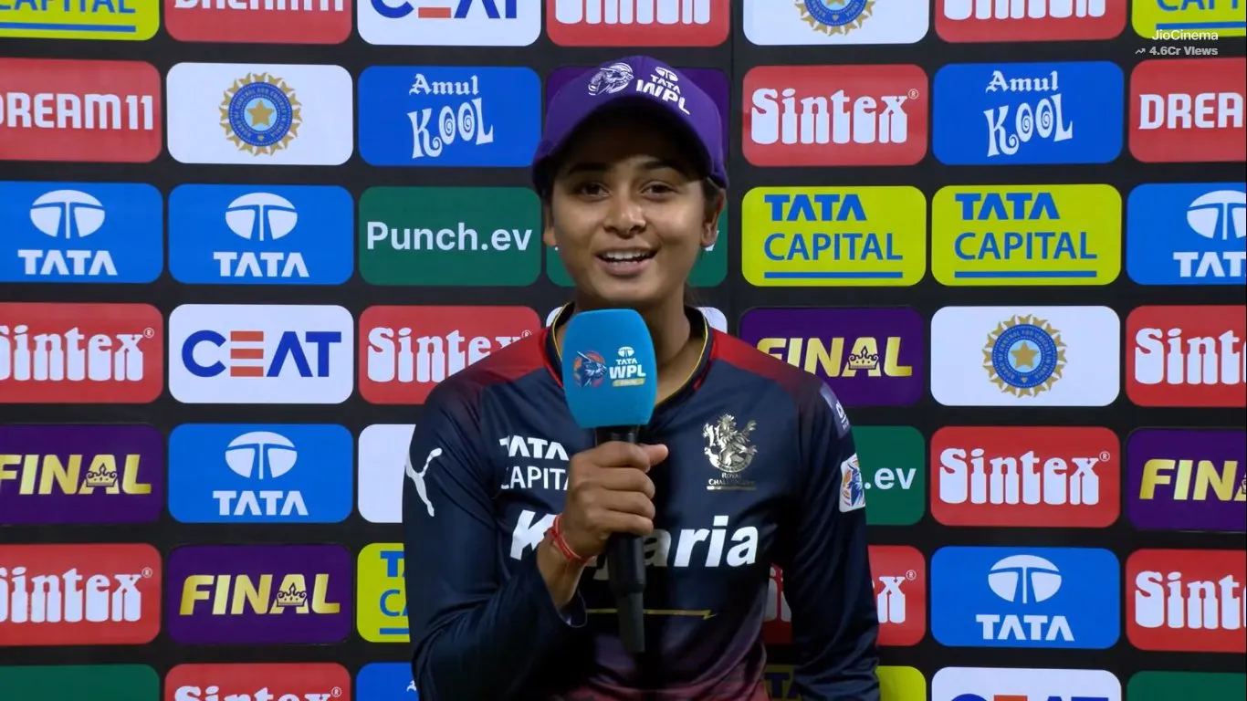 Shreyanka Patil speaking to crowd (twitter)