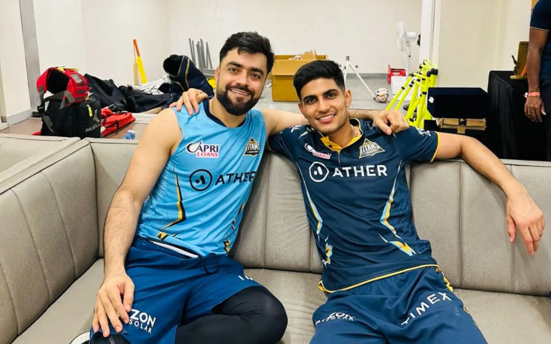 Shubman Gill and Rashid Khan posing for a photo (X.com)