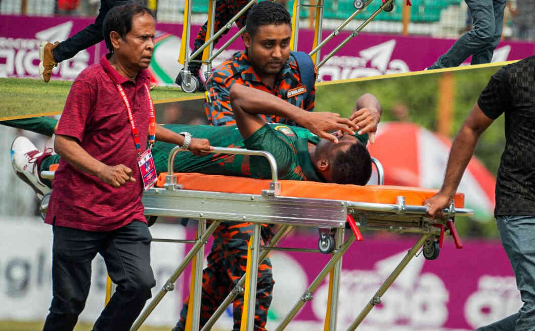 Mustafizur Rahman carried out on stretcher (X.com)