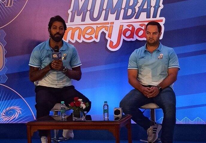 Hardik Pandya with Mark Boucher (X.com)