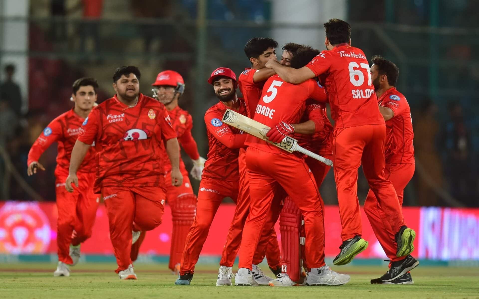 Islamabad United pulled off a victory off the last delivery (Source: PSL)