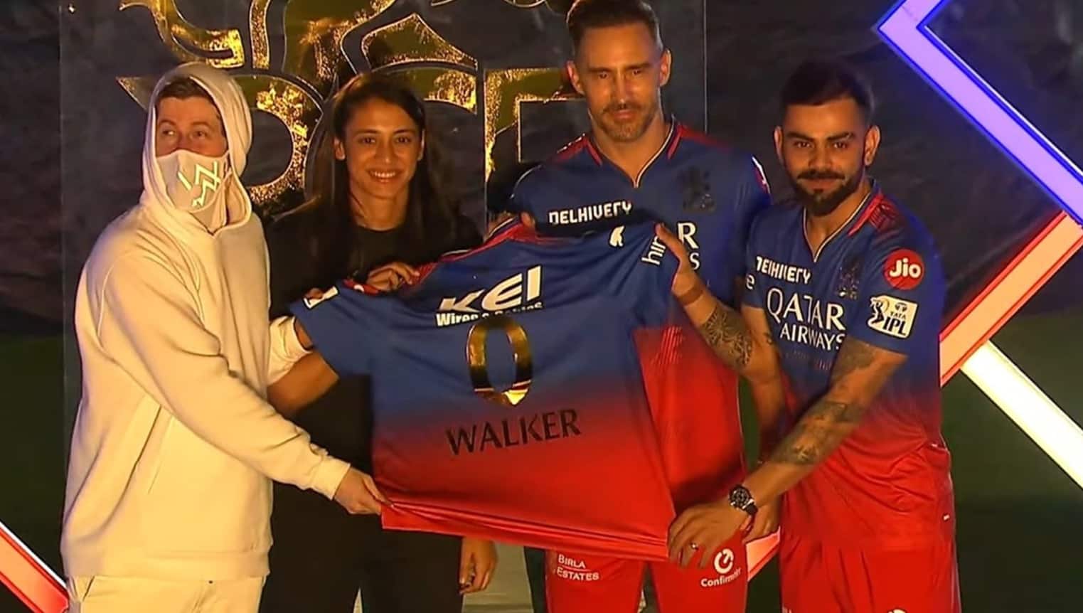 Virat Kohli and co. with RCB's new jersey (X.com)