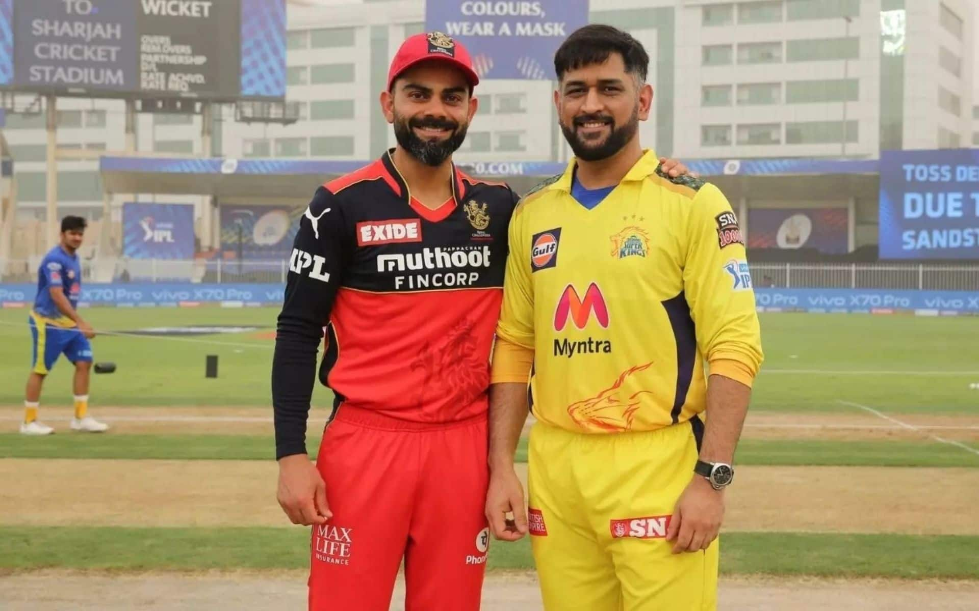 Virat Kohli, MS Dhoni posing for a photo earlier days in IPL (X.com)