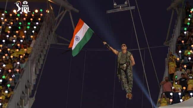 Akshay Kumar Makes Flying Entry During IPL 2024 Opening Ceremony