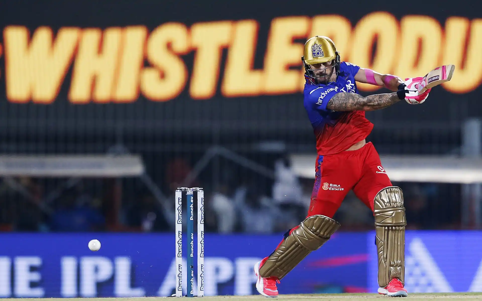Faf du Plessis striking boundaries at will (Source: AP Photo)