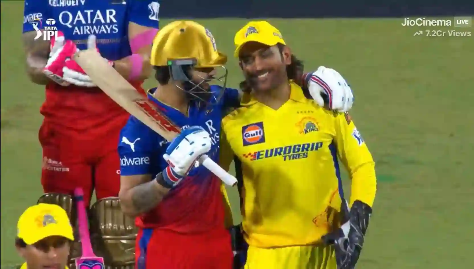 MS Dhoni and Virat Kohli sharing a joke in CSK vs RCB [X.com]