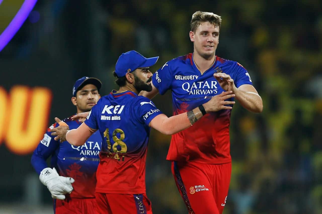 Cameron Green and Virat Kohli celebrating Daryl Mitchell's wicket (AP)