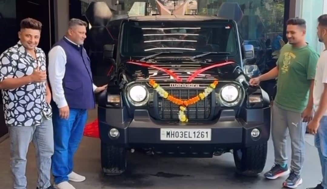 Anand Mahindra fulfilled his promise by gifting Sarfaraz Khan and his family a Thar [x.com]