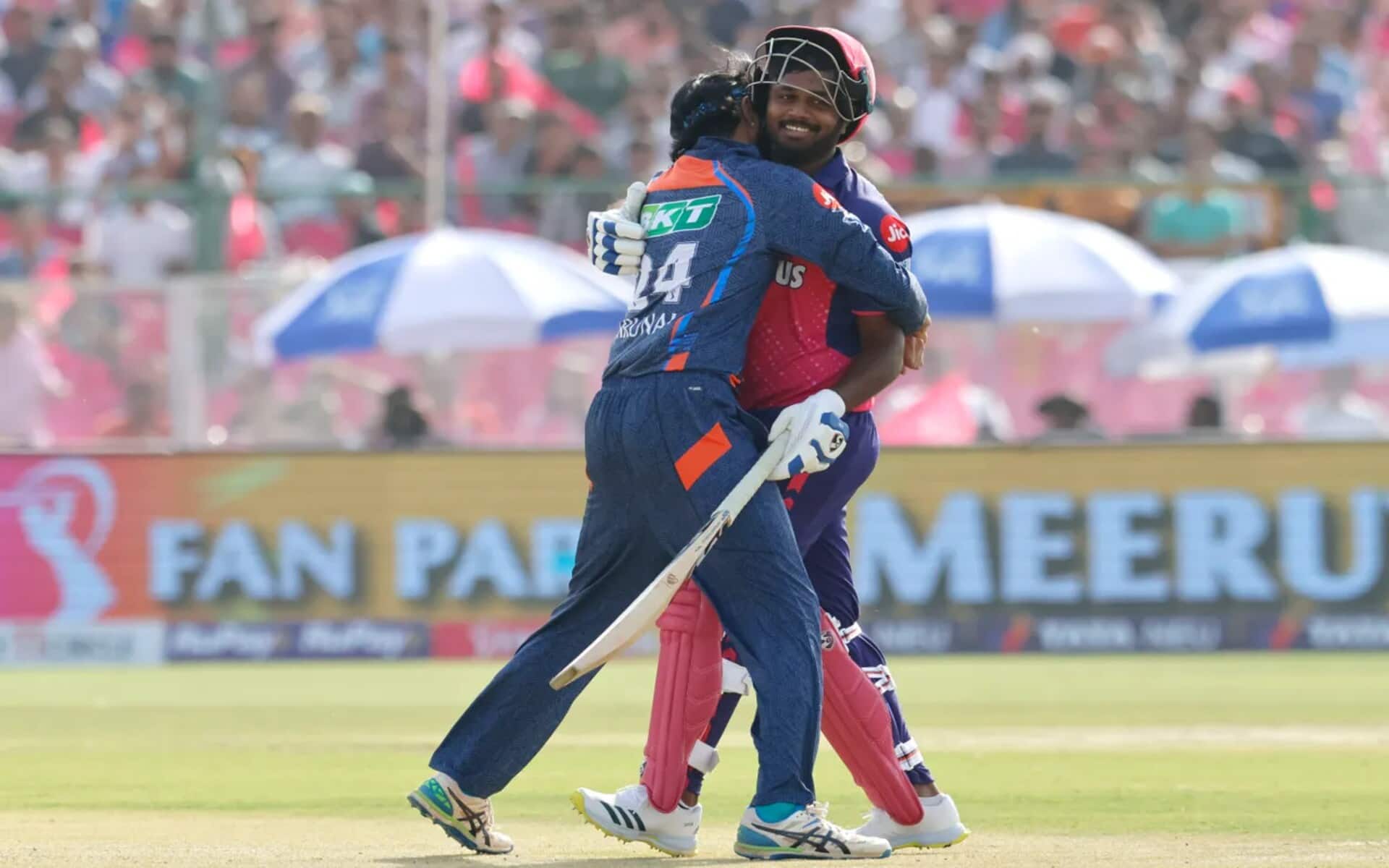 Krunal Pandya and Sanju Samson hug each other after a chance was missed by the bowler (Source: IPL)