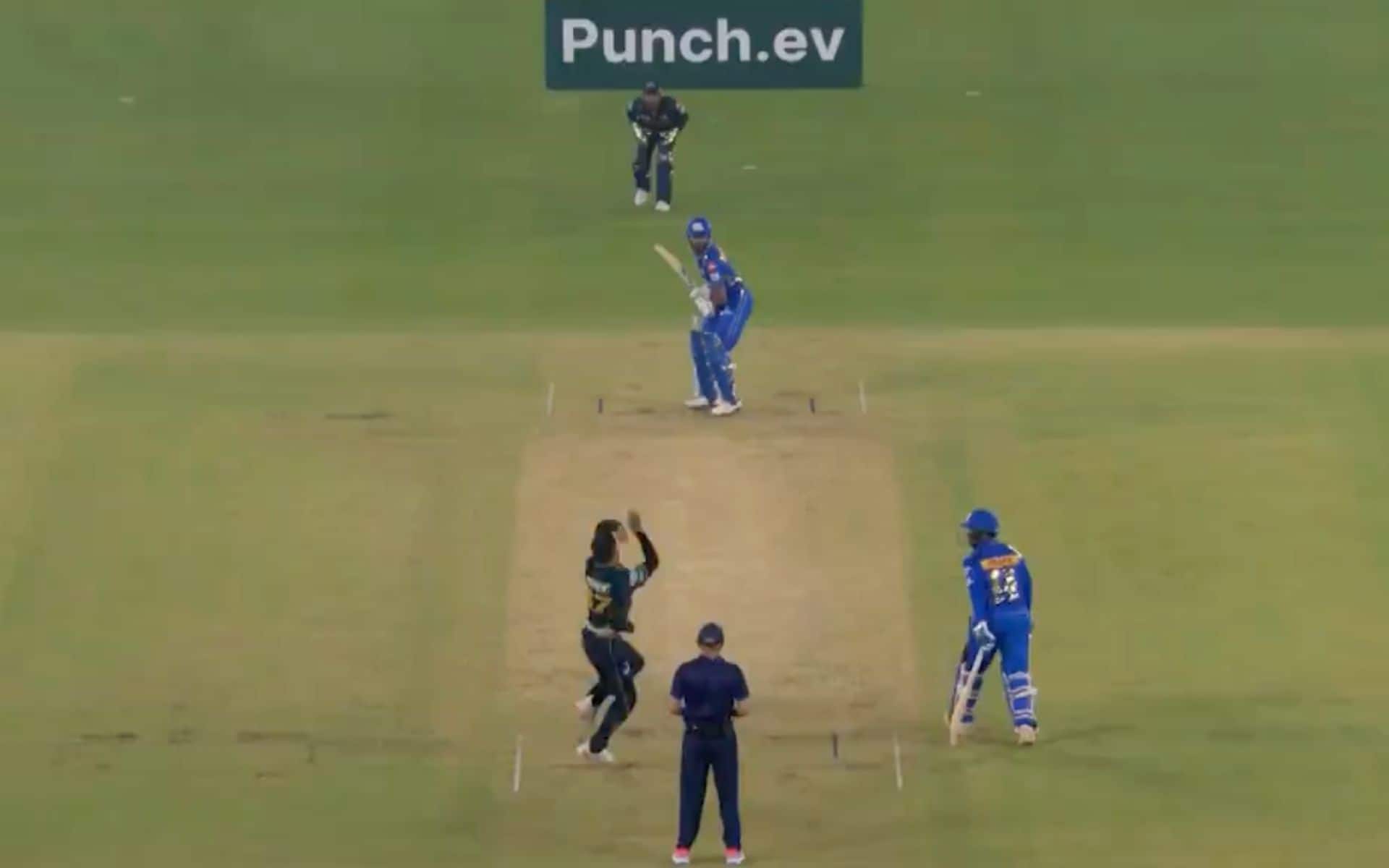 Umesh Yadav taking Hardik Pandya's wicket (X.com)