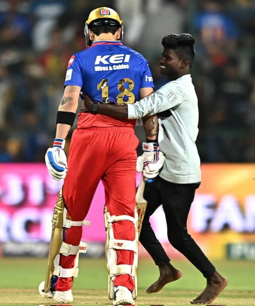 Virat Kohli fan hugs him in Bengaluru (Source: X.com)