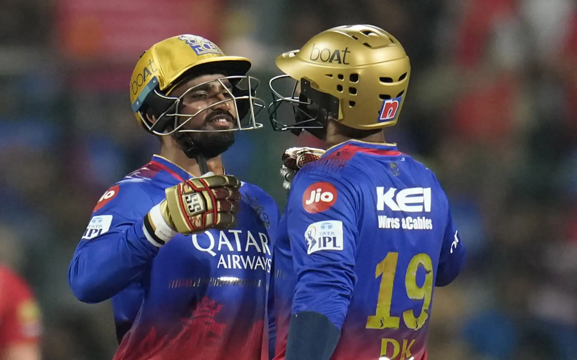 Mahipal Lomror and Dinesh Karthik finished it for RCB (Source: AP Photo)