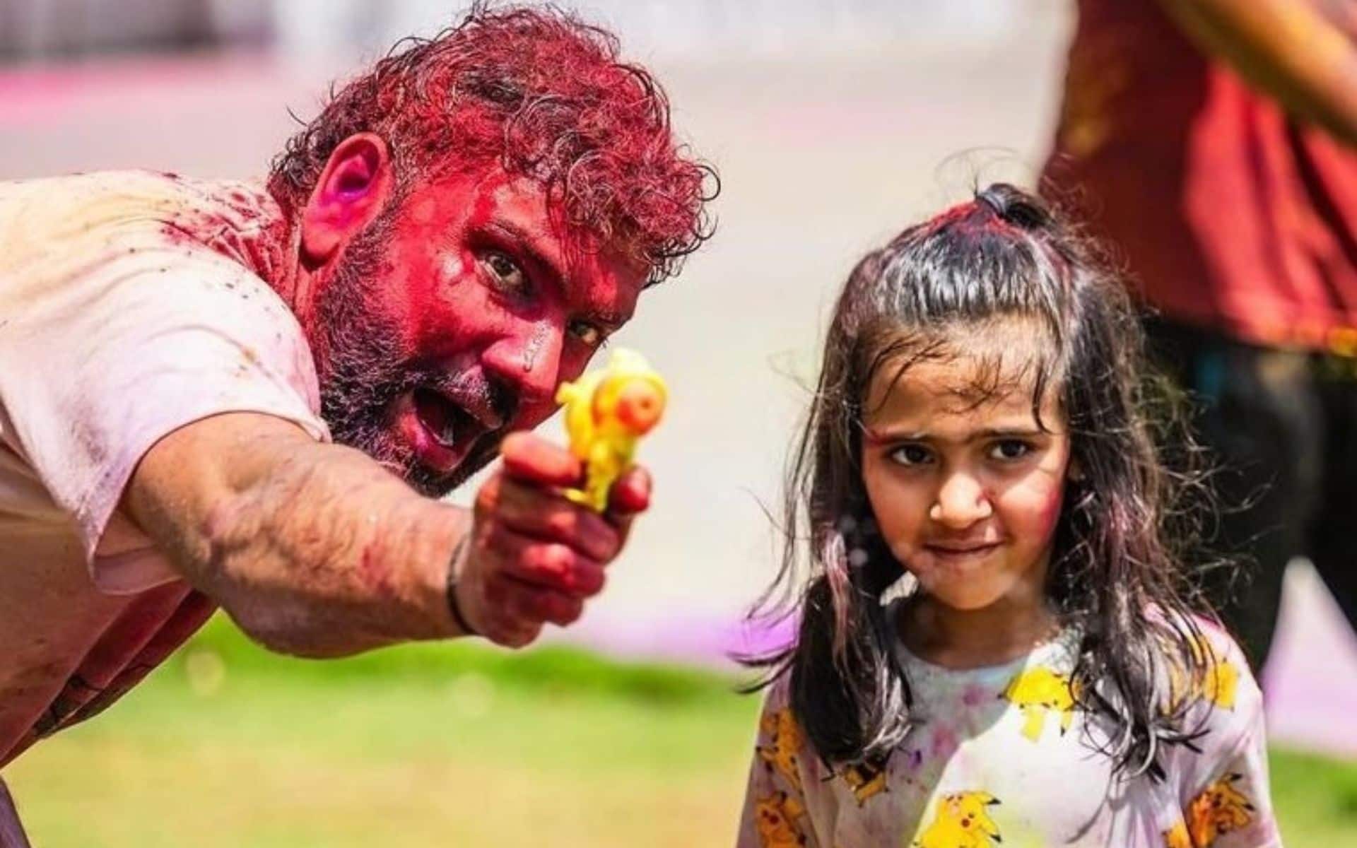 Rohit Sharma with his daughter during Holi celebration (x.com)