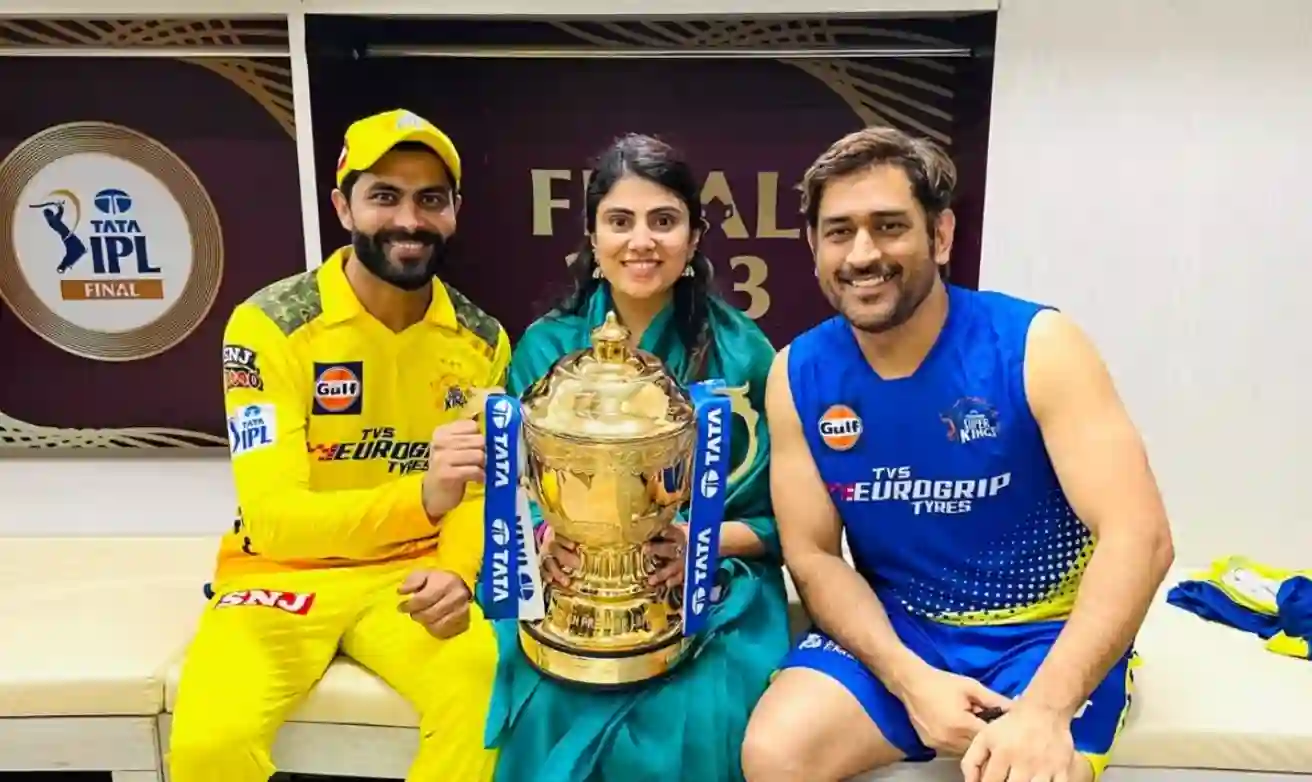 Ravindra Jadeja, wife Rivaba Jadeja and MS Dhoni after IPL 2023 (x.com)
