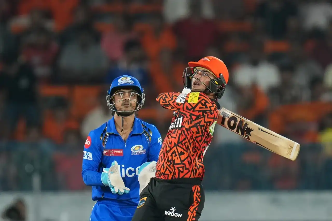 Abhishek Sharma launched Piyush Chawla thrice in an over (BCCI)