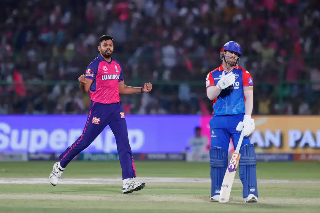 Avesh Khan dismissing David Warner [AP Photos]