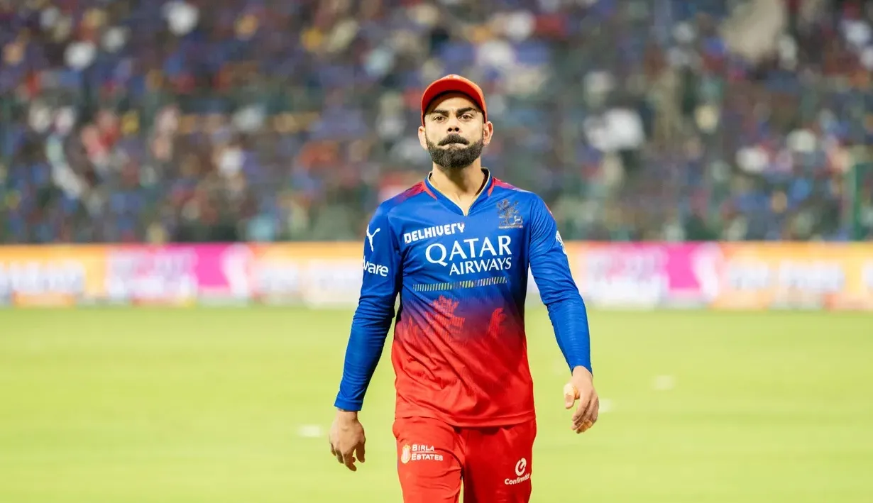 Virat Kohli walks off after RCB lost to KKR [IPLT20.COM]
