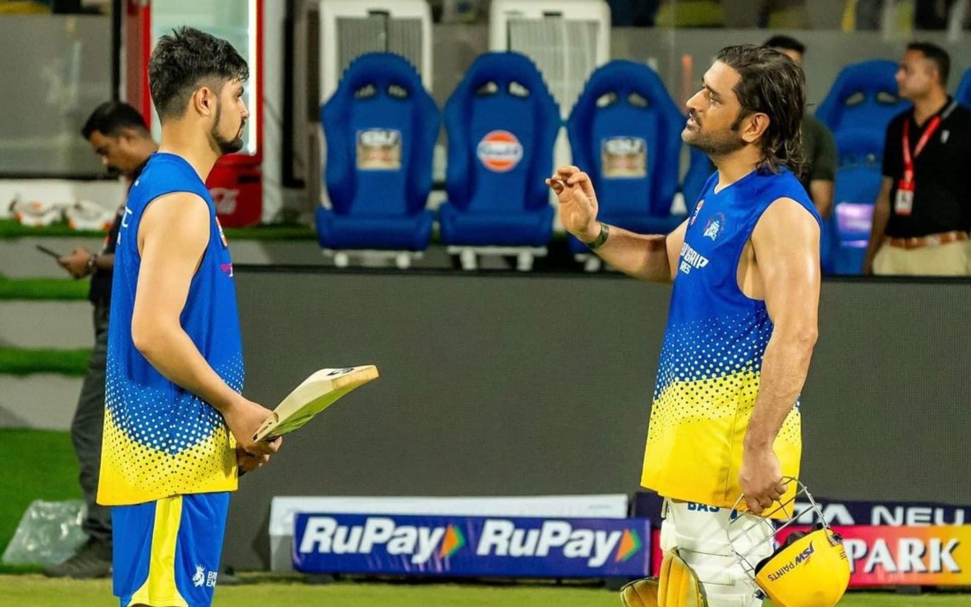 Sameer Rizvi in deep conversation with ex-CSK captain MS Dhoni in IPL 2024 (X.com)