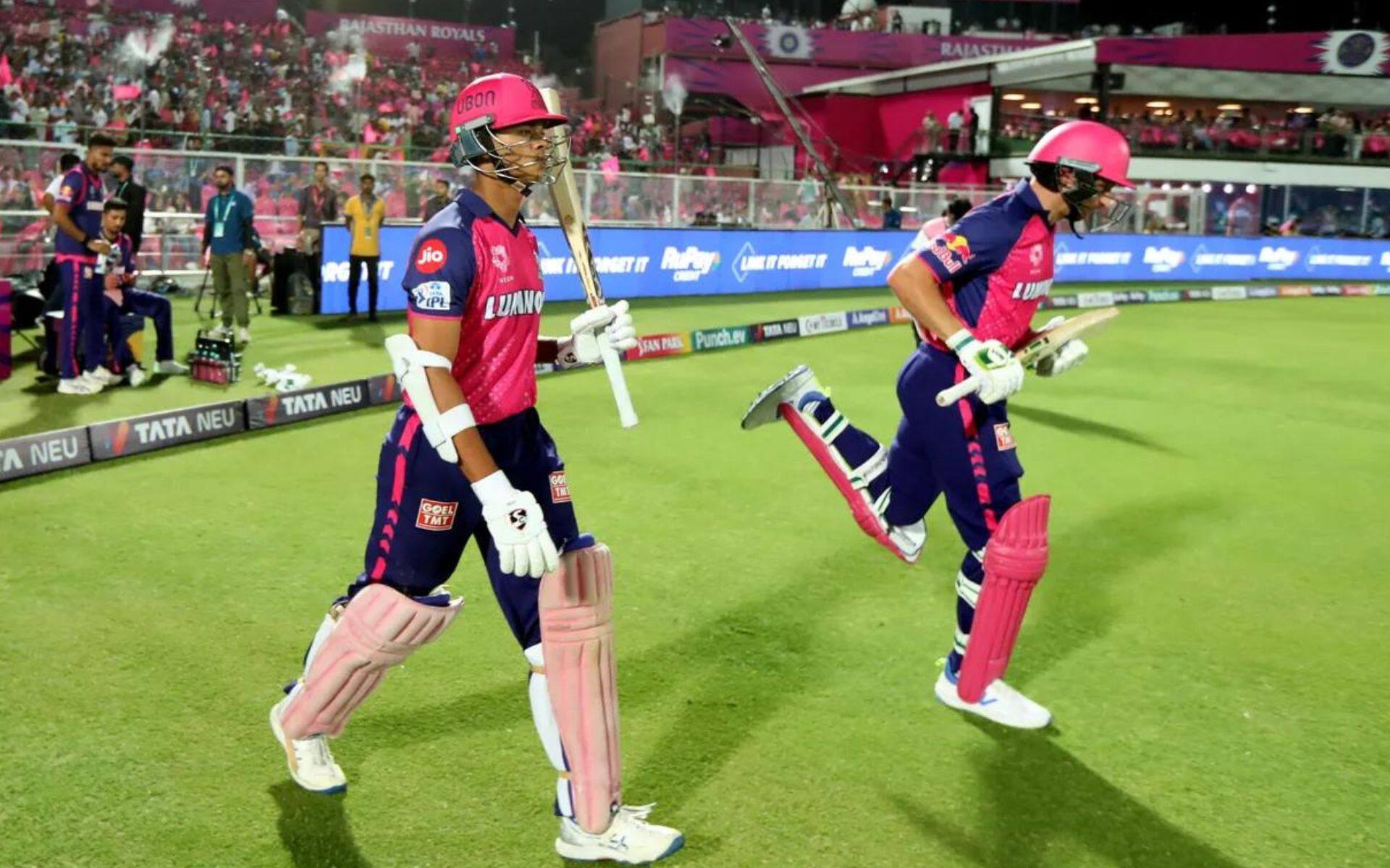 Yashasvi Jaiswal and Jos Buttler walking out to bat against the Delhi Capitals [iplt20.com]