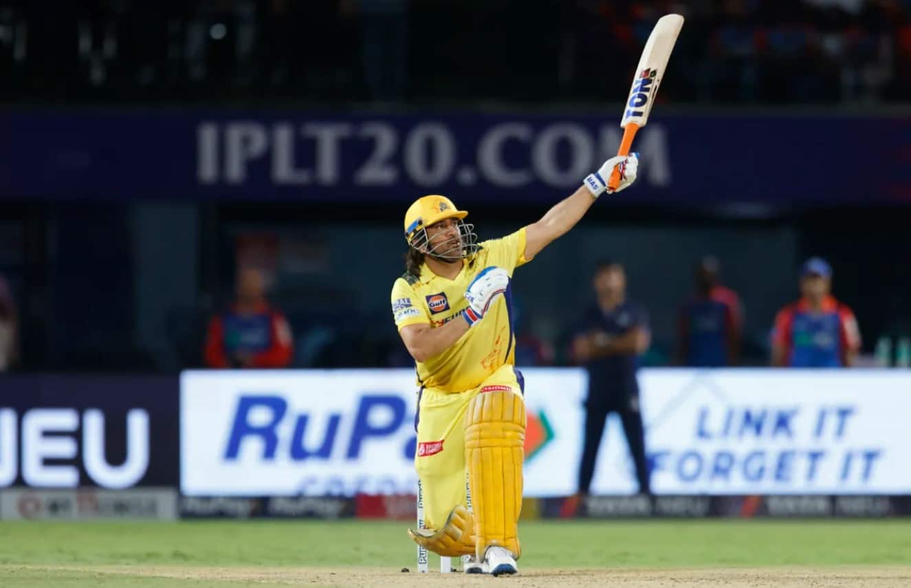 MS Dhoni rolled back the years with his vintage batting (IPLT20.com)