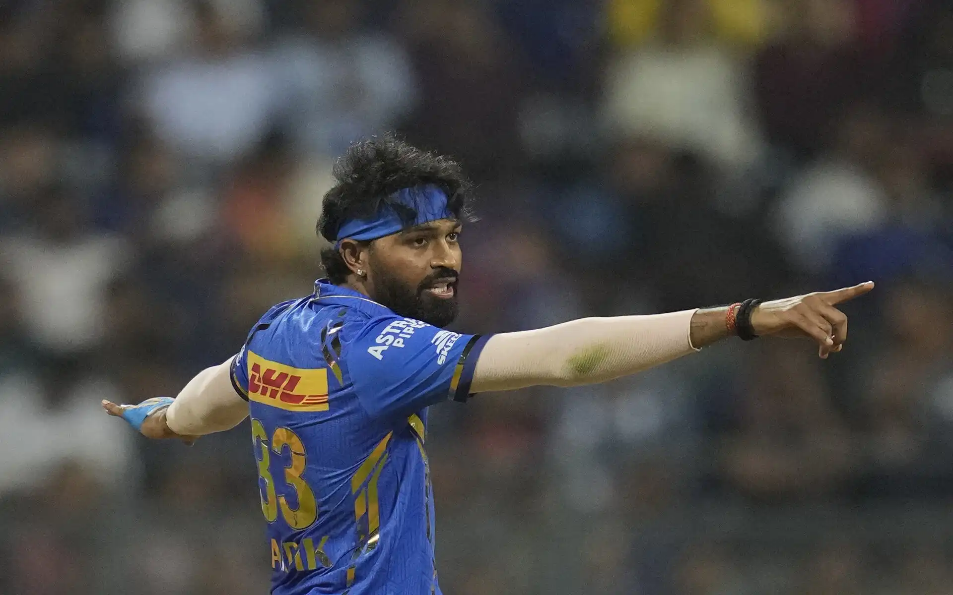 Hardik Pandya adjusting fields in MI vs RR on Monday (AP Photo)