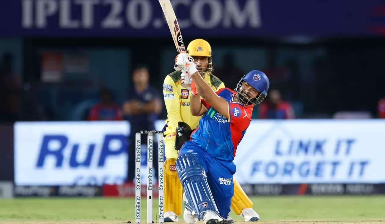 Pant with his trademark slog sweep six [iplt20.com]
