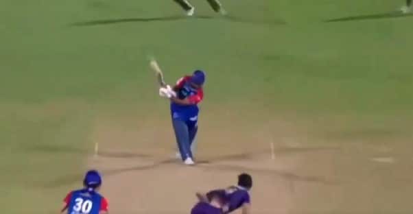 Rishabh pant opened his account with a first-ball six off Mitchell Starc (Twitter)