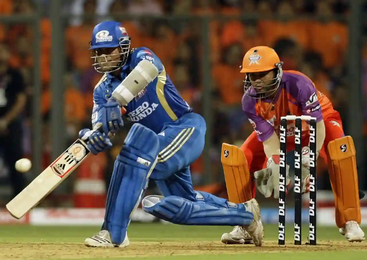 Sachin Tendulkar in action against Kochi Tuskers Kerala in IPL 2011 (AP)