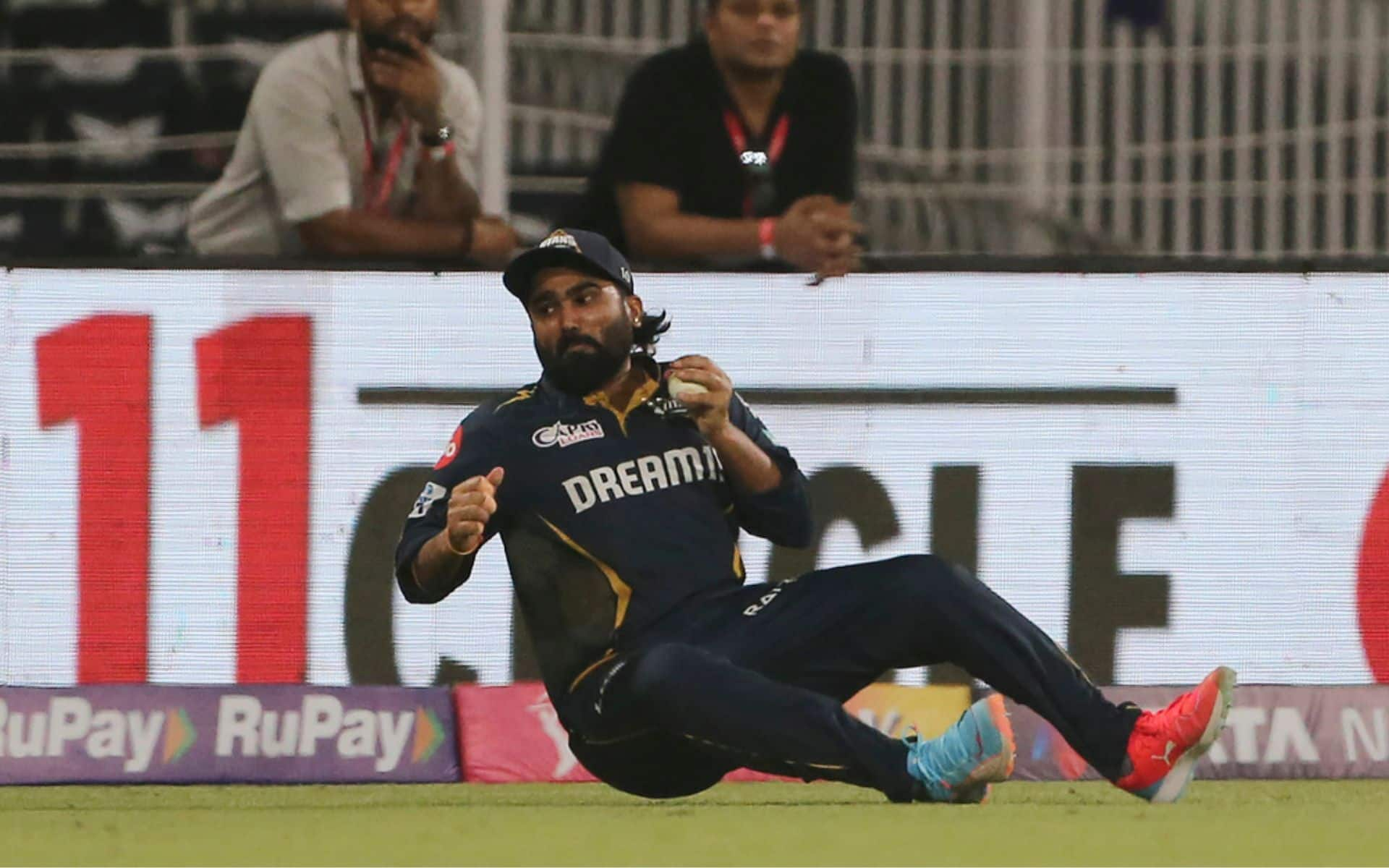 Rahul Tewatia takes a skier to dismiss KL Rahul (AP)