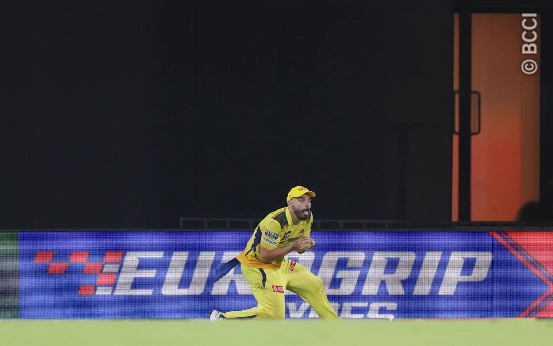Daryl Mitchell with catch of Andre Russell (Source: BCCI/IPL)