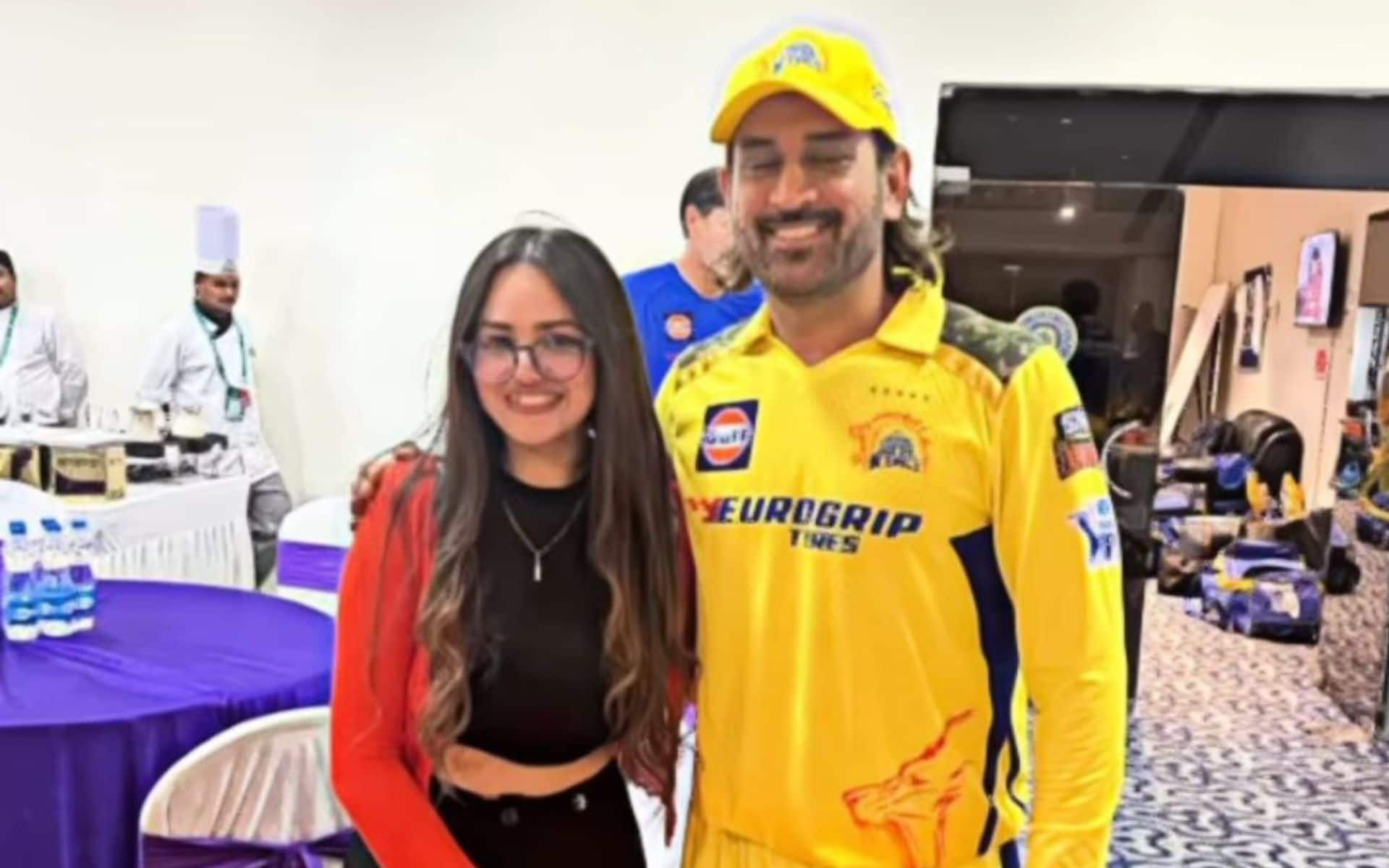 Abhishek Sharma's sister with MS Dhoni (x.com)